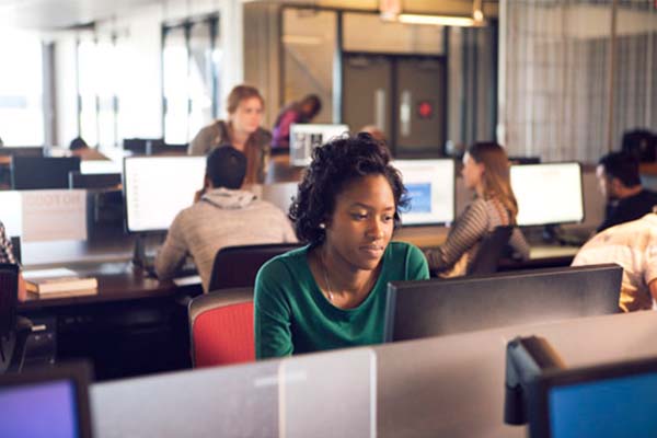 A student in one of the computers in a computer lab