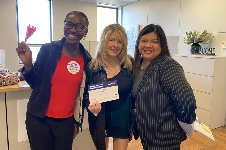 Employee Kathie Dann (centre) poses with Annual Giving Student Leaders Loretta Amos (left) and Merryl Dela Masa (right). Loretta and Merryl helped organize ShoutOuts and personally delivered the majority of printed messages across campus!